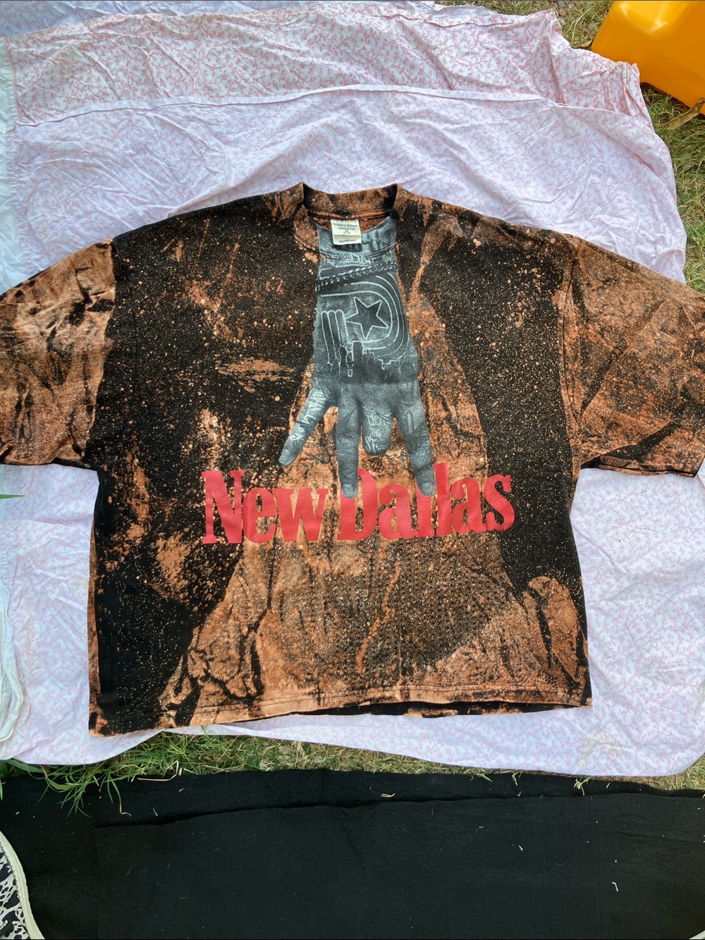 New Dallas Men's Short Sleeve Graphic Tee in Black and Brown with Red Logo
